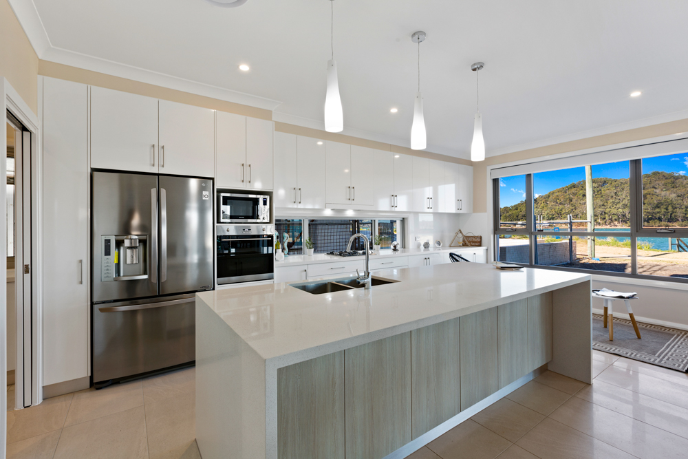 Kitchen benchtop and lighting